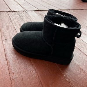 Black UGG mini size 6